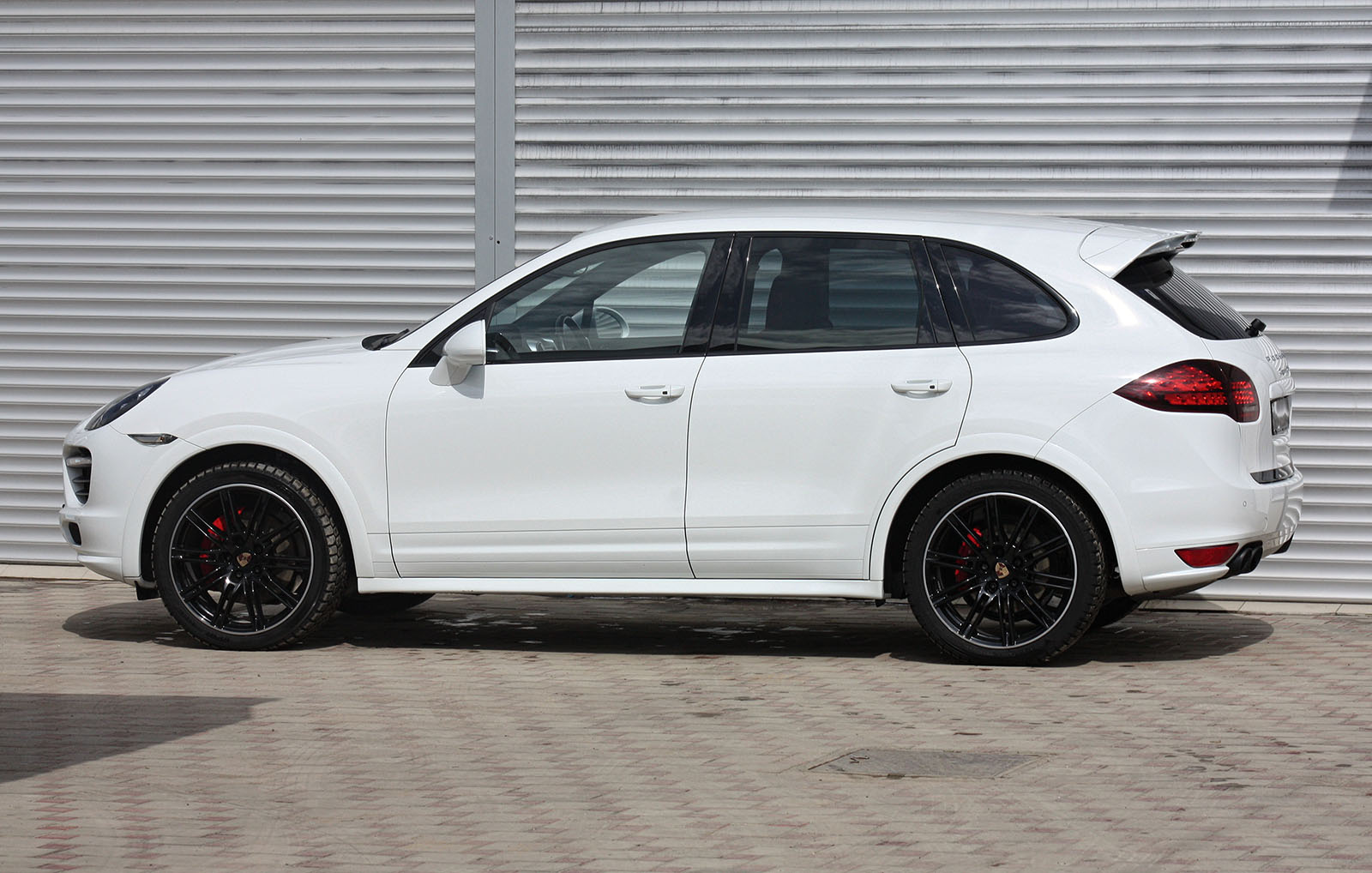 Lugov Auto (Лугов авто) - Porsche Cayenne GTS