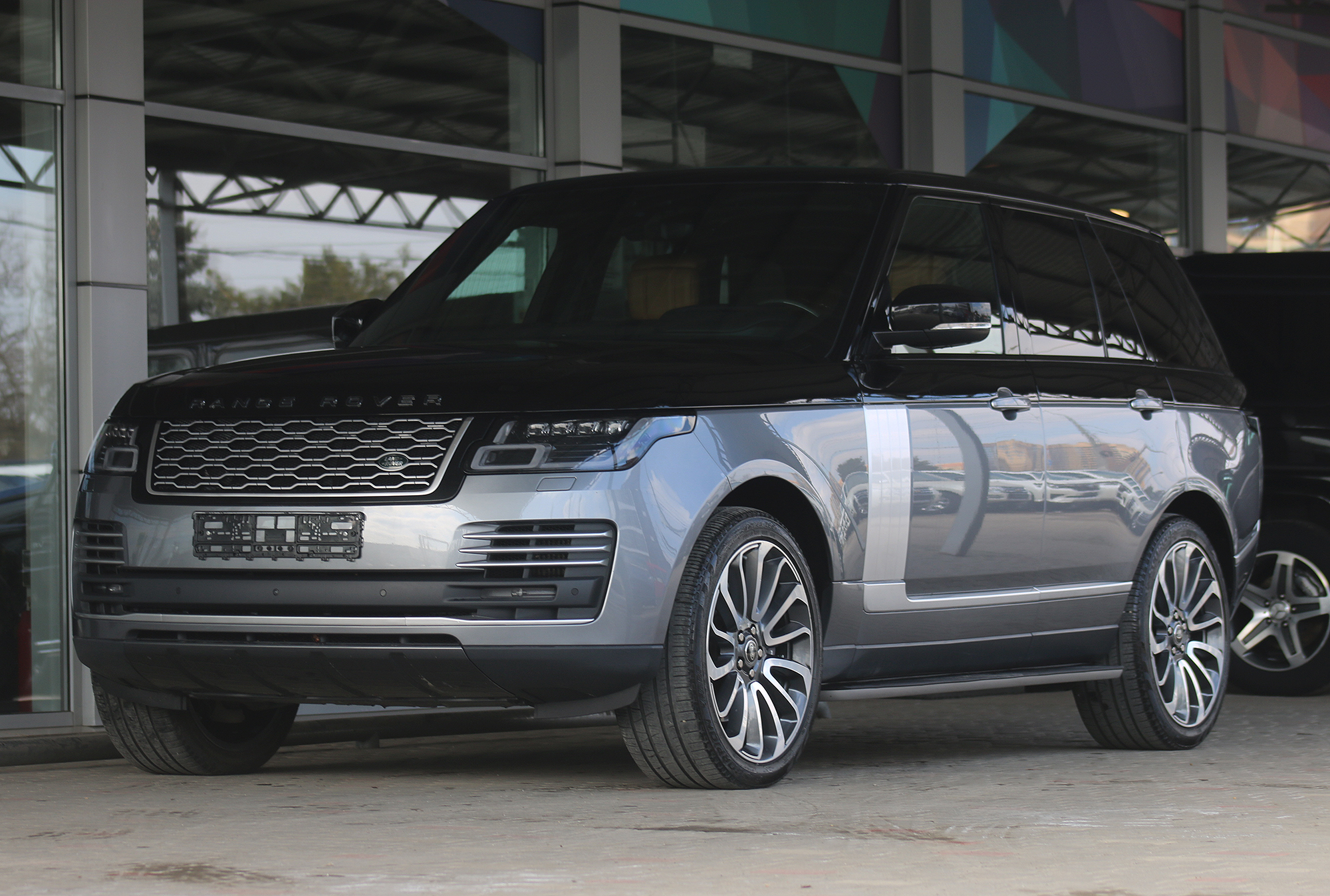 Lugov Auto (Лугов авто) - Land Rover Range Rover