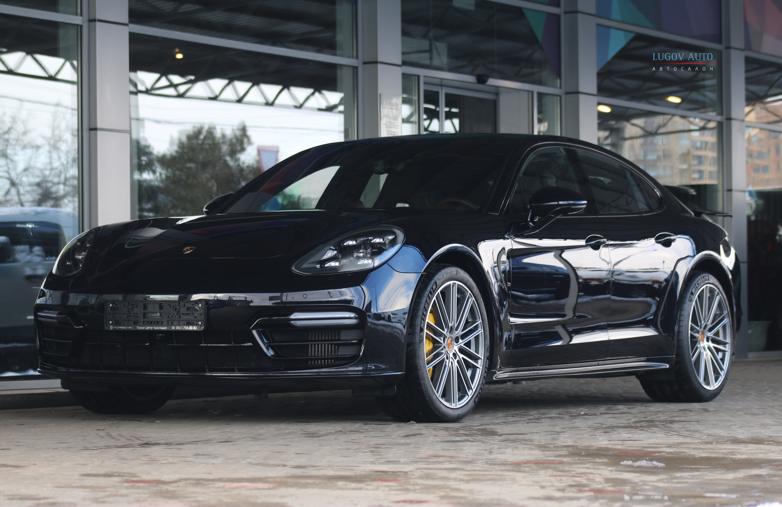 Lugov Auto (Лугов авто) - Porsche Panamera Turbo