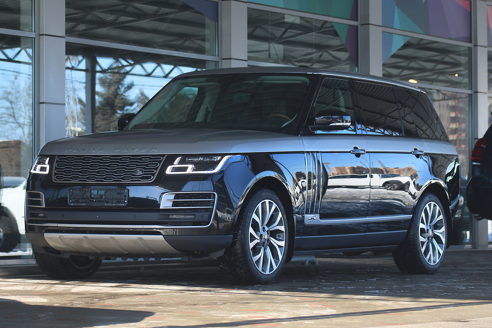 Lugov Auto (Лугов авто) - Land Rover Range Rover Long