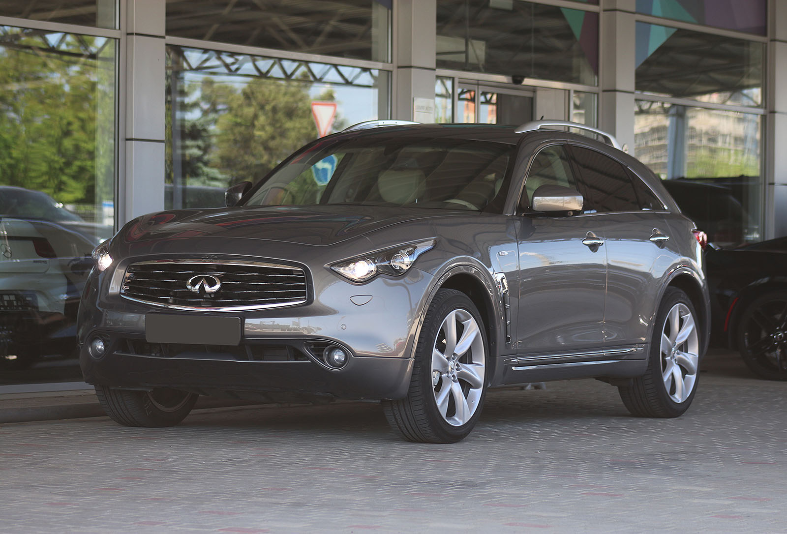 Lugov Auto (Лугов авто) - Infiniti FX37