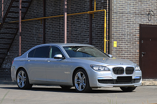 BMW 740L, 2012