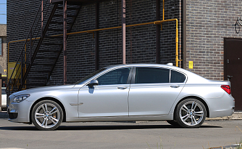 BMW 740L, 2012