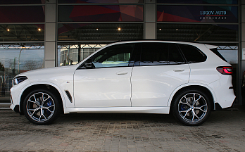 BMW X5 M50i, 2020