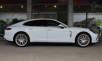 Porsche Panamera Turbo, 2018