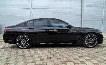 BMW 730i, 2021