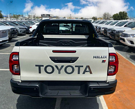 Toyota Hilux , 2022