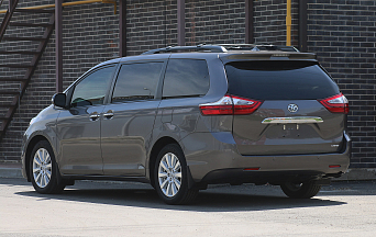 Toyota Sienna , 2017