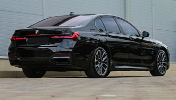 BMW 730i, 2021