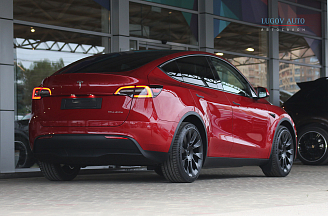 Tesla Model Y, 2021